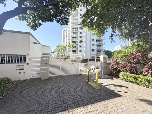 West Bay Plaza Condo photo 3